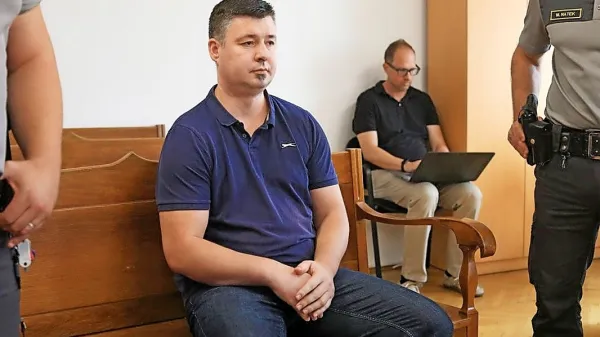 Silvo Drevenšek je prvi obsojenec pri nas, ki mu je bila izrečena 
dosmrtna ječa.