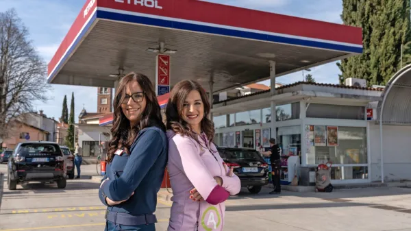 Tja&scaron;a Pi&scaron;ot: Med twirlingom in delom na Petrolu