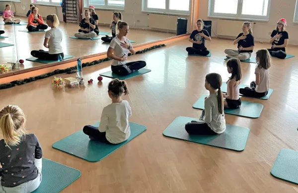 Mojca Jakomin uči tudi različnih tehnik dihanja, ki pomagajo pri 
sproščanju.