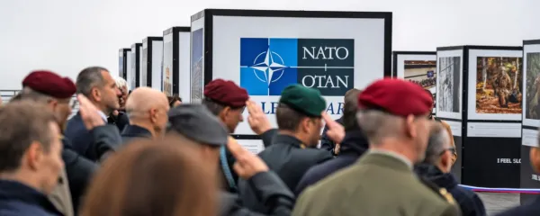 V pivškem Parku vojaške zgodovine so 20-letnico članstva Slovenije v Natu in 75-letnico Nata obeležili z odprtjem fotografske 
razstave. Na ogled bo do konca leta. 