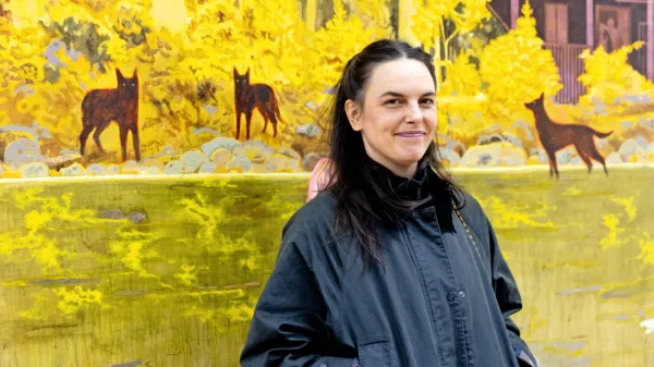 Vizualna umetnica Tina Dobrajc v središče svojih novih del  
postavlja odnos človeka do narave. 