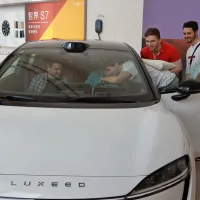 Huawei navdušuje tudi z izjemnim napredkom na področju 
avtomobilske tehnologije. 