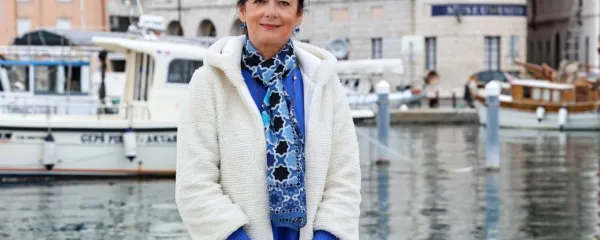 Duška Žitko je publikacijo  Iztrgano iz pozabe,  v kateri   popisuje 
vseh 86 ladij Splošne plovbe ter opremo in umetnine na njih, 
pripravljala več kot deset let.

     