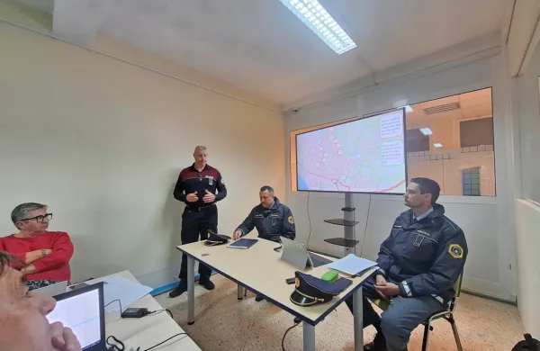 Redarji in policisti so ankaranskim občinskim svetnikom pojasnili, da se problematike parkiranja na 
pločnikih v zgornjem delu naselja lahko lotijo tudi s poostrenim nadzorom. 