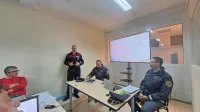 Redarji in policisti so ankaranskim občinskim svetnikom pojasnili, da se problematike parkiranja na 
pločnikih v zgornjem delu naselja lahko lotijo tudi s poostrenim nadzorom. 