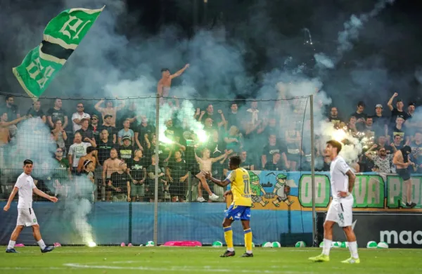 Navijaška kulisa je bila v Kopru pestrejša, kot bo danes na sicer 
bistveno večjem ljubljanskem stadionu Stožice.