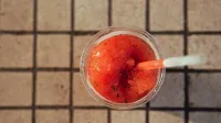 Granita je osvežilna pijača iz sladkorja, vode in različnih arom. 