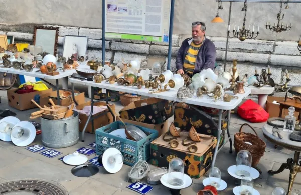 “Kralj lustrov” iz Lendave svetila zbira že več kot 40 let. 
