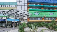 Izolska bolnišnica si prizadeva, da bi bil izpad dohodka zaradi 
stavke Fidesa čim manjši in  bo lahko izpeljala obsežen program 
novih investicij.    