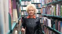 “Ženske se razcvetajo tudi na kvalitativni ravni ne samo na kvantitativni. Prej so pač ustvarjale in mogoče res nekatere niso bile tako kvalitetne ali pa so bile prezrte. Zdaj se 
njihova kvaliteta vidi tudi pri nagradah, a pot do kanona je še zmeraj enako dolga, kar me kot literarno zgodovinarko in teoretičarko jezi,” pravi dr. Alojzija Zupan Sosič.