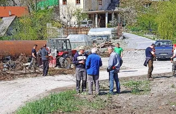 Čistili so spodnji del Koritnice, ki je bil jeseni pod vodo.