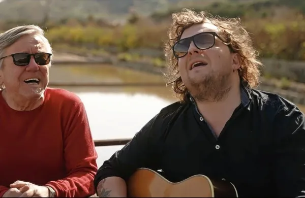 Lean Kozlar Luigi (desno) in  Slavko Ivančić sta skupaj posnela 
skladbo Lepo.