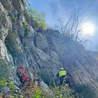 Ko so  gorski reševalci  prišli  do  poškodovane plezalke,  je  bilo jasno, 
da ji ne morejo več pomagati.  