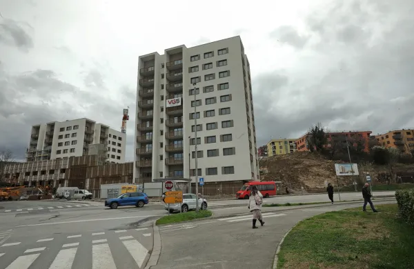 V koprski stanovanjski soseski Nova Dolinska so večstanovanjski 
bloki, namenjeni javnim najemnim stanovanjem.