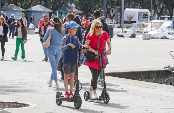 Predviden je dvig upokojitvene starosti na 67 let, a zelo postopno 
od leta 2028 dalje.