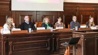 Na okrogli mizi so sodelovali (z leve) Eneja Baloh, Matej Družina, Nataša Valentič Kuštra, Ksenija Balantič, Janez Arh in Liza Levandovska.