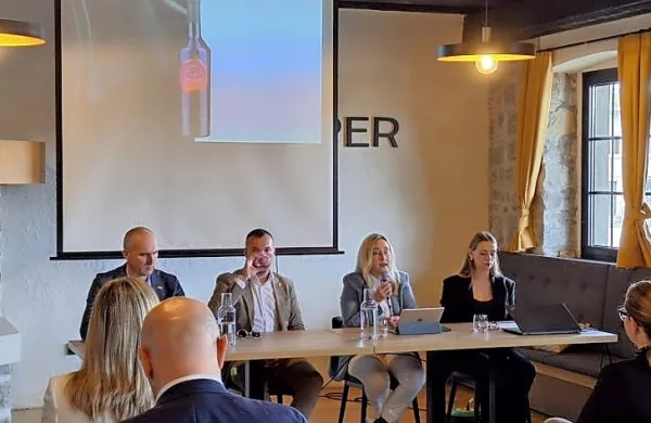 Z današnje novinarske konference