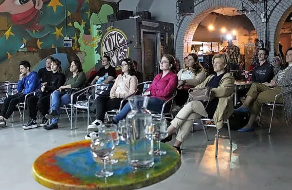 V Centru mladih Koper so predvajali film Zdravnik, detektiv in 
gospodična. 