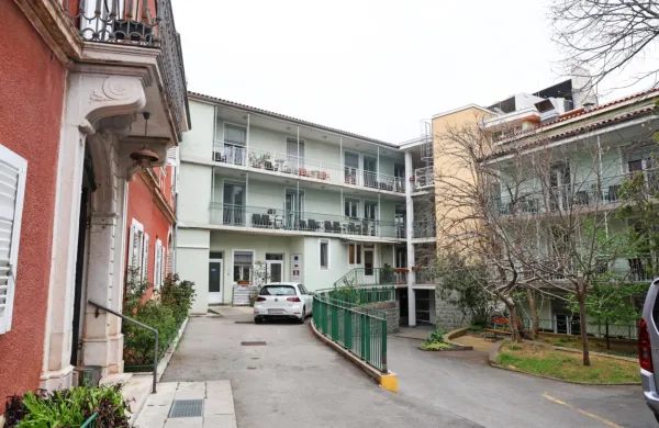 Po selitvi doma upokojencev bi občina v starem domu lahko  
uredila javna najemniška stanovanja.