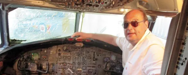 Amedeo Žigon tudi na zasebnih potovanjih ne zamudi priložnosti, 
da bi si ogledal notranjost pilotske kabine.