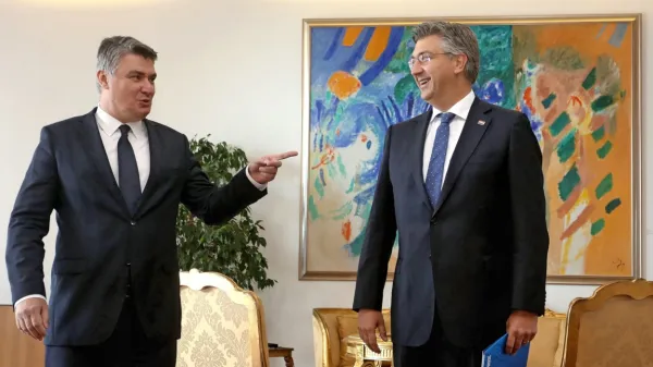 Predsednik republike po parlamentarnih volitvah podeli mandat 
za sestavo nove vlade, tudi to je razlog, da Zoran Milanović

ni odstopil, ko jih je razpisal in hkrati sprivatiziral.