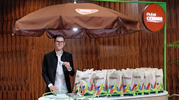 Nova kava Fresh Corner je navdušila tudi kolesarsko ekipo Bahrain 
Victorious, katere član je naš odličen Matej Mohorič. Foto MOL 
Slovenija, MOL & INA