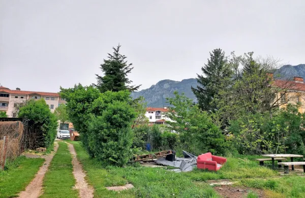 Na območju ob  Tovarniški cesti je občina predvidela gradnjo 
večstanovanjskega objekta s socialnim programom. 