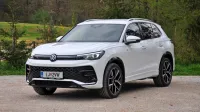 Tiguan, katerega ime je sestavljeno iz besed tiger in legvan 
(podobe obeh živali najdemo na steklih zadnjih stranskih vratih), 
je zdaj na voljo v svoji tretji izdaji.