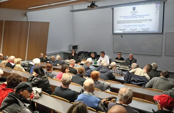 Minule dni sta koprska občina in KS Olmo - Prisoje sklicali več 
sestankov, na katerih so krajanom predstavili predviden parkirni 
režim.