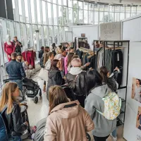 Izdelke znamke SWY si je ogledalo in kupilo veliko mladih.