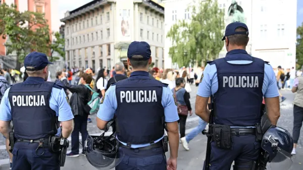 Kadrovska situacija v policiji, opozarjajo sindikalisti, je katastrofalno slaba.