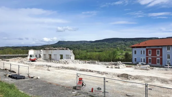 Na mestu porušene zapuščene stavbe nekdanje vojašnice bo že 
oktobra stal nov, sodoben podjetniški inkubator.