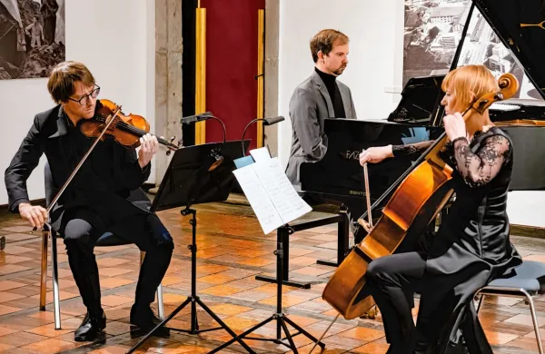 Trio Noordung sestavljajo (z leve) Matjaž Porovne, Miha Haas in 
Petra Greblo.
