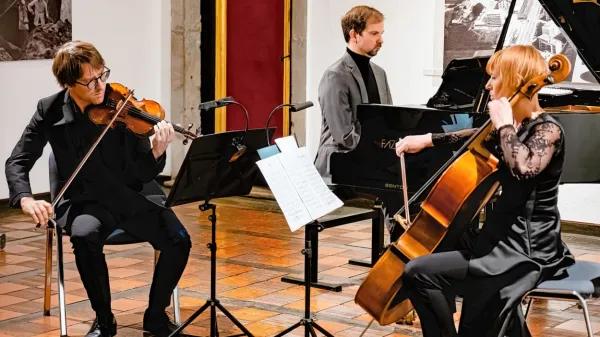 Trio Noordung sestavljajo (z leve) Matjaž Porovne, Miha Haas in 
Petra Greblo.