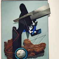 Tullio Crali ni samo slikal, ampak je ustvarjal v zelo različnih 
tehnikah.