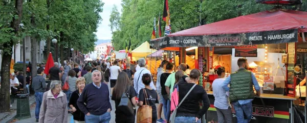 Goriški Okusi na meji so eden najbolj vidnih in množičnih  znakov nove dinamike v goriškem somestju po vstopu Slovenije v EU. 