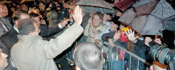 Romano Prodi, tedanji predsednik EU  in Anton Rop, tedanji 
predsednik vlade, na osrednji  prireditvi 1. maja 2004 v Novi Gorici 
ob vstopu Slovenije v EU.