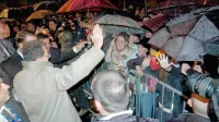 Romano Prodi, tedanji predsednik EU  in Anton Rop, tedanji 
predsednik vlade, na osrednji  prireditvi 1. maja 2004 v Novi Gorici 
ob vstopu Slovenije v EU.