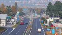 Pred vstopom v EU so se pred mejnimi prehodi  gnetli  tovornjaki, ki so čakali na carinjenje blaga,  po vstopu pa kolon ni bilo več.