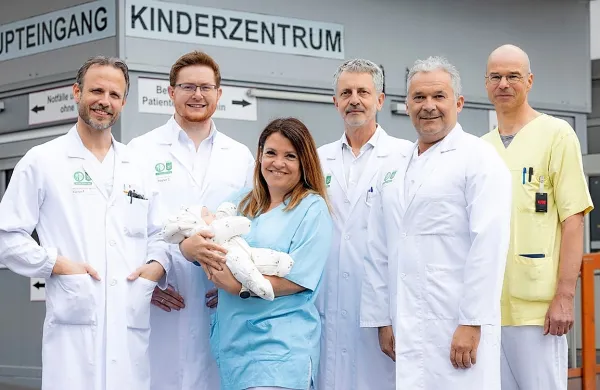 Ekipa, ki je rešila dojenčka Erika v Gradcu  Foto: UNIVERZITETNA 
KLINIKA GRADEC/MARIJA KANIZAJ