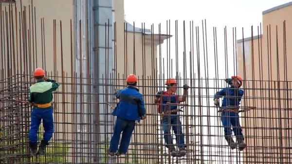 V Italiji je približno četrtina podjetij v rokah tujih državljanov iz 
gradbene dejavnosti. 