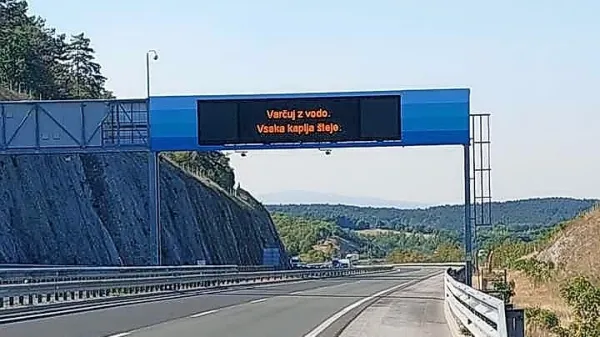 Naš cilj  mora biti, da v prihodnosti tudi s pomočjo digitalizacije, inteligentnega upravljanja in napredne gradnje 
na avtocestah ne bo več nobene smrtne žrtve, je izjavila ministrica za infrastrukturo Alenka Bratušek.