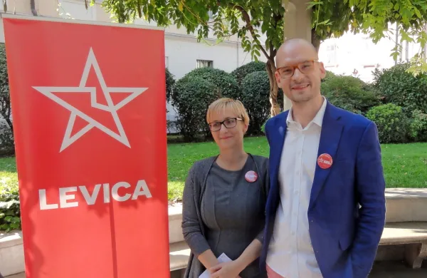 Matej Tašner Vatovec si plačo služi kot poslanec državnega zbora, 
Maja Tašner Vatovec pa kot vodja oddelka na ministrstvu, ki ga 
vodi član Levice.