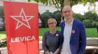 Matej Tašner Vatovec si plačo služi kot poslanec državnega zbora, 
Maja Tašner Vatovec pa kot vodja oddelka na ministrstvu, ki ga 
vodi član Levice.