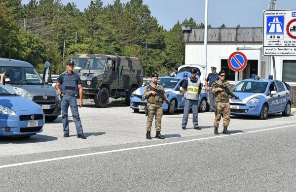 Italija je  začasen nadzor na mejnih prehodih s Slovenijo znova 
uvedla oktobra lani. 