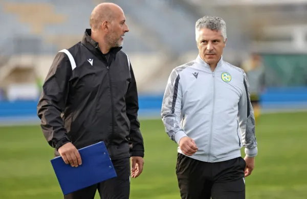 Oliver Bogatinov (desno) s  pomočnikom v Kopru Igorjem 
Božičem.