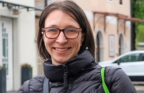 Petra Marinko Rus je narisala papirce za krščanske simbole.