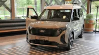Ford Courier je lahko dobra alternativa enoprostorcem, lahko pa je 
tudi učinkovit prevoznik tovora.