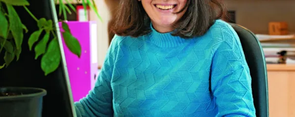 (INTERVJU) Županja Gradca odprtih vrat, ki deli stanovanja in razdaja plačo