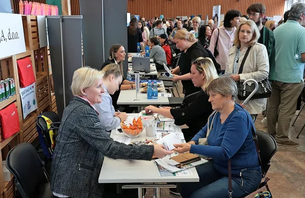 Med obiskovalci je sejem zaposlitvenih priložnosti požel precejšnje zanimanje. 